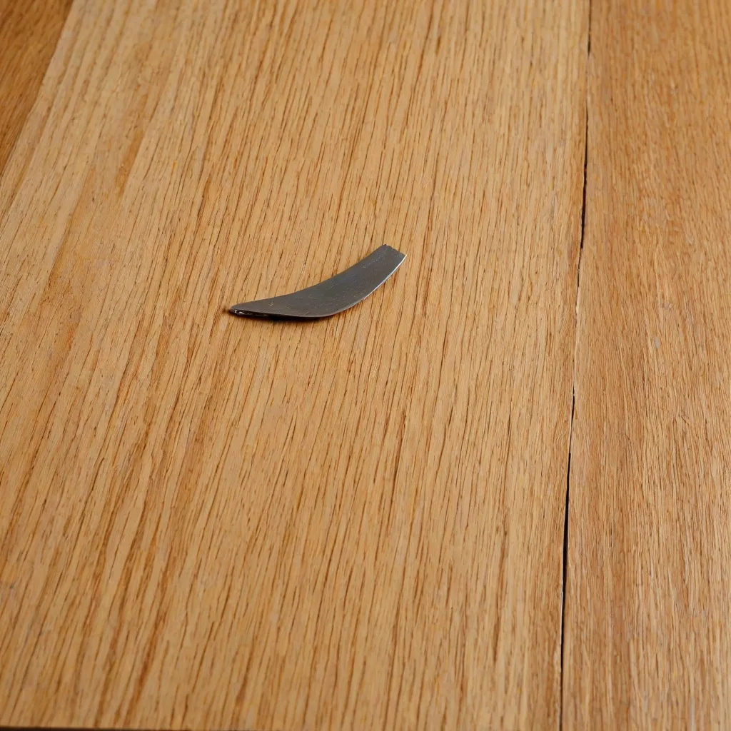 Jak zdjąć okleinę z mebli: porady na łatwe usuwanie